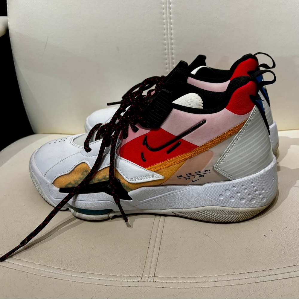 Nike Air Jordan Wmns Jordan Zoom 92 White Siren Red University Gold